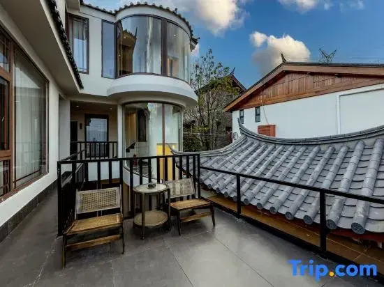 Qianshan Viewing Homestay (Lijiang Dashuiche)