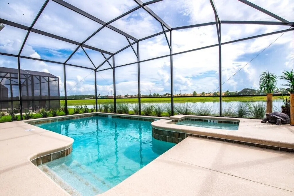 6 Bed 5 Ba Villa with Pool, Spa & Lake View