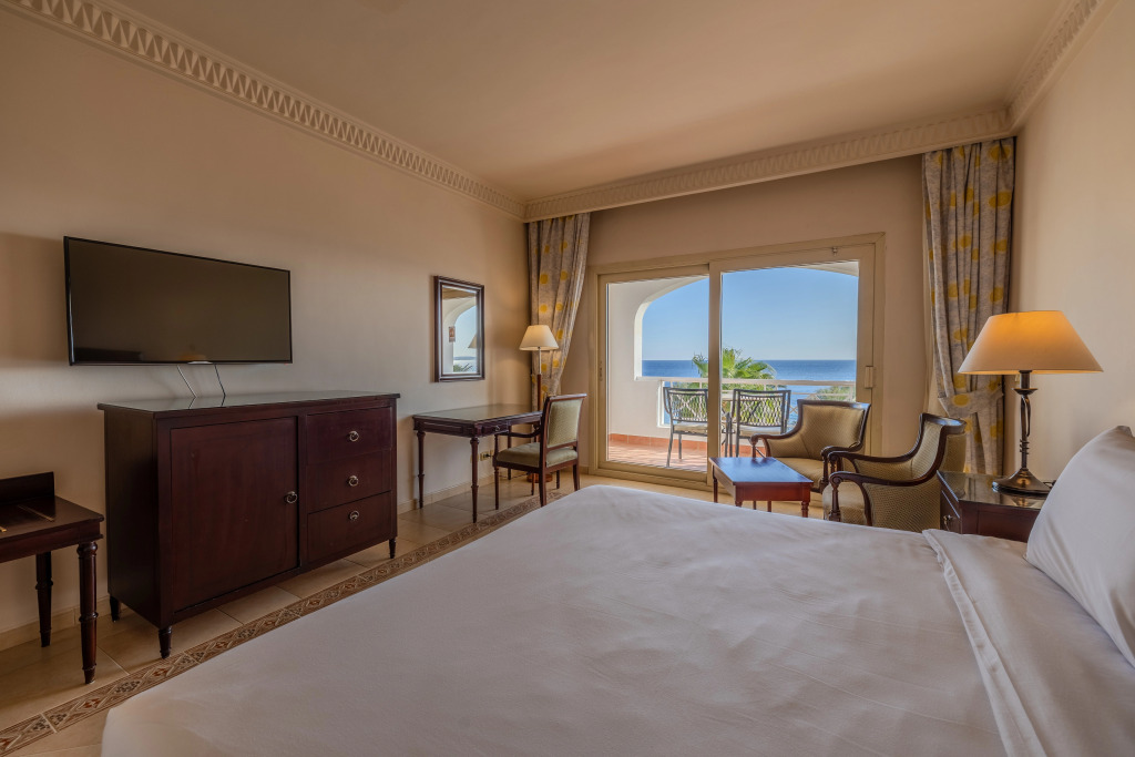 Курортный Отель Continental Plaza Beach Resort