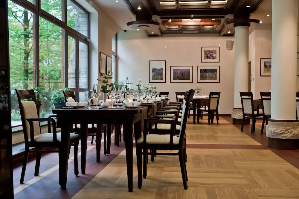Crocus Hotel