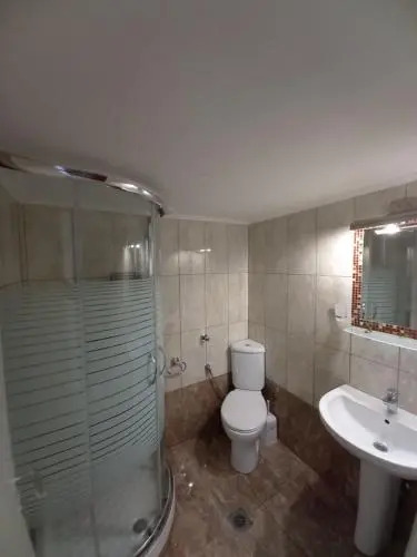 Leonidas Apartments