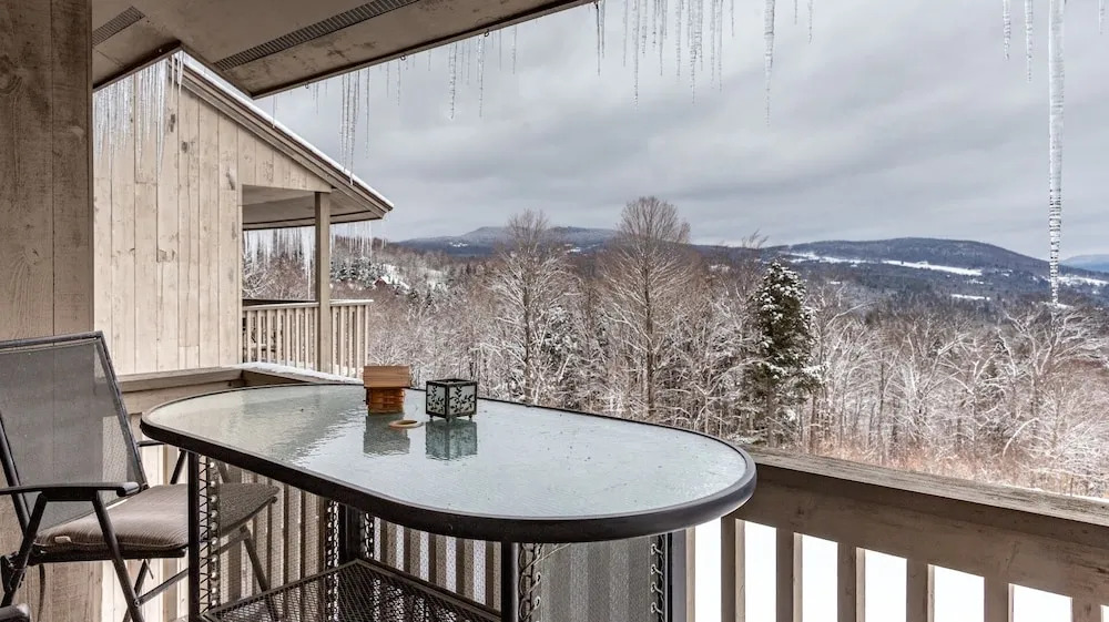 14 Snowside 2 Bedroom Condo by RedAwning