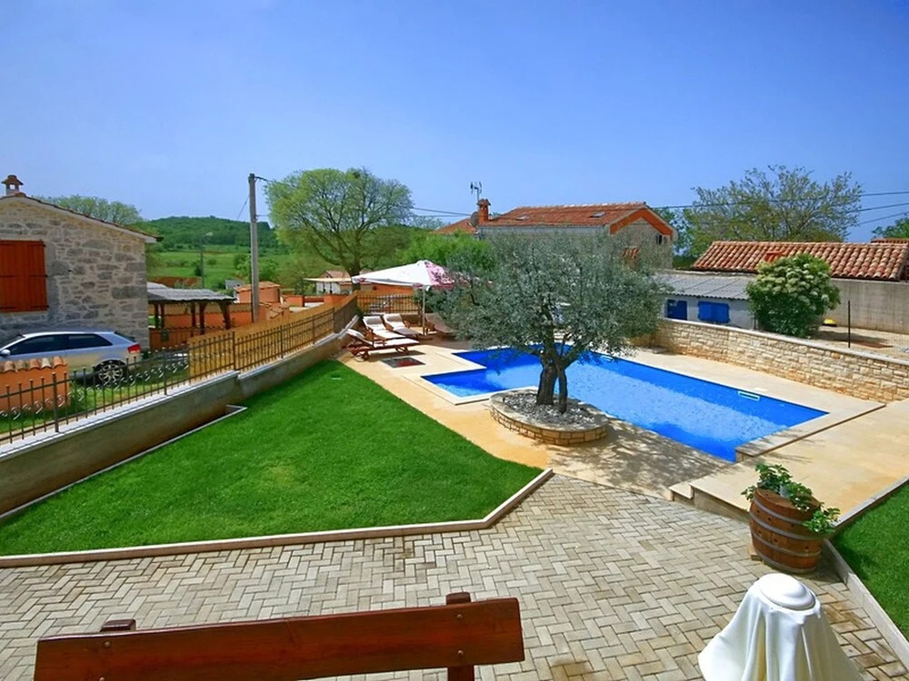 Spacious Villa With Private Pool and Enclosed Garden Near Porec and Beach