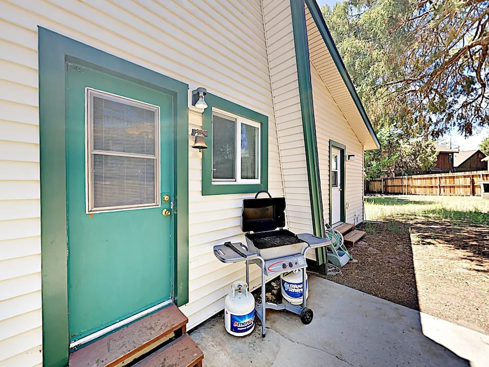 1027 Pine Mountain Drive Home 3 Bedrooms 2.5 Bathrooms Home