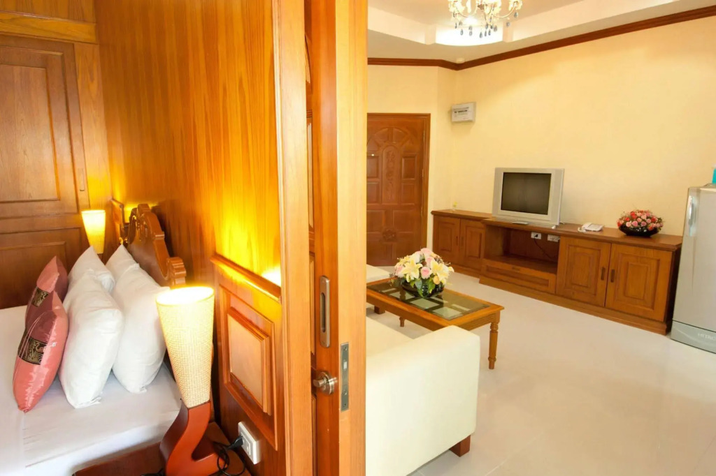 Hua Hin Condotel & Resort Taweeporn