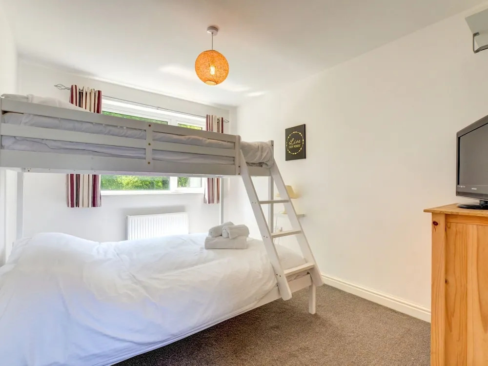 Cozy Holiday Home in Looe near River