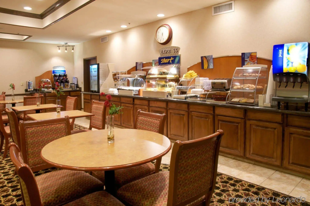 Holiday Inn Express Hotel & Suites Center by IHG