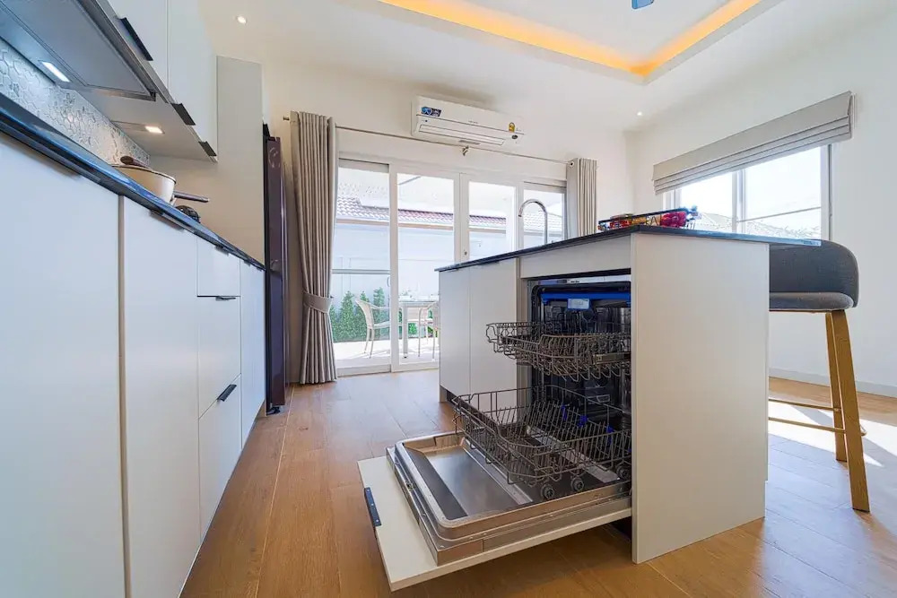 New Modern 3 Bedroom Pool Villa - MB3