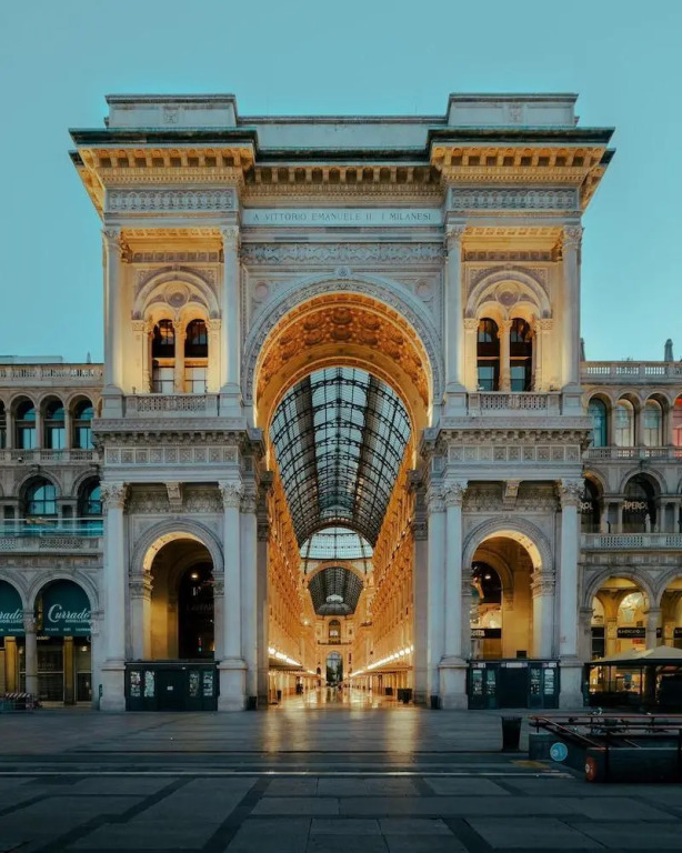 Отель Portrait Milano - Lungarno Collection