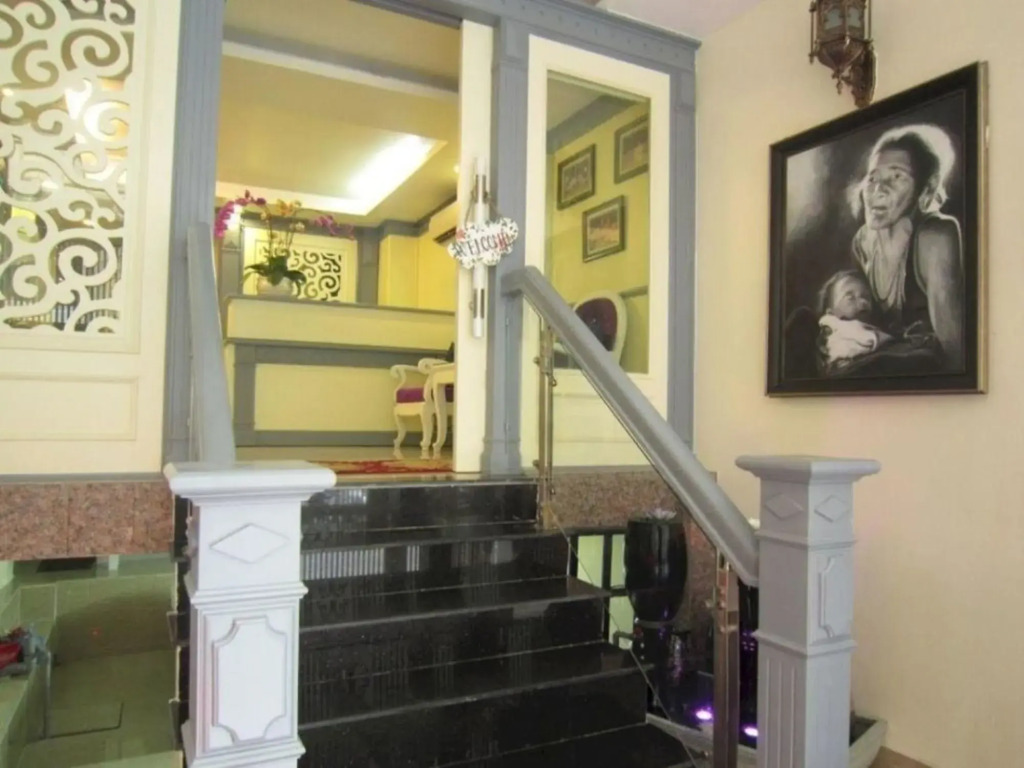 Queen Central Apartment Hotel