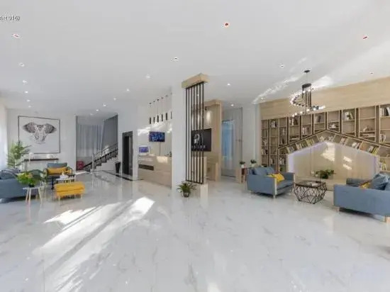 Jixiang Hotel (Haikou Meilan Airport)
