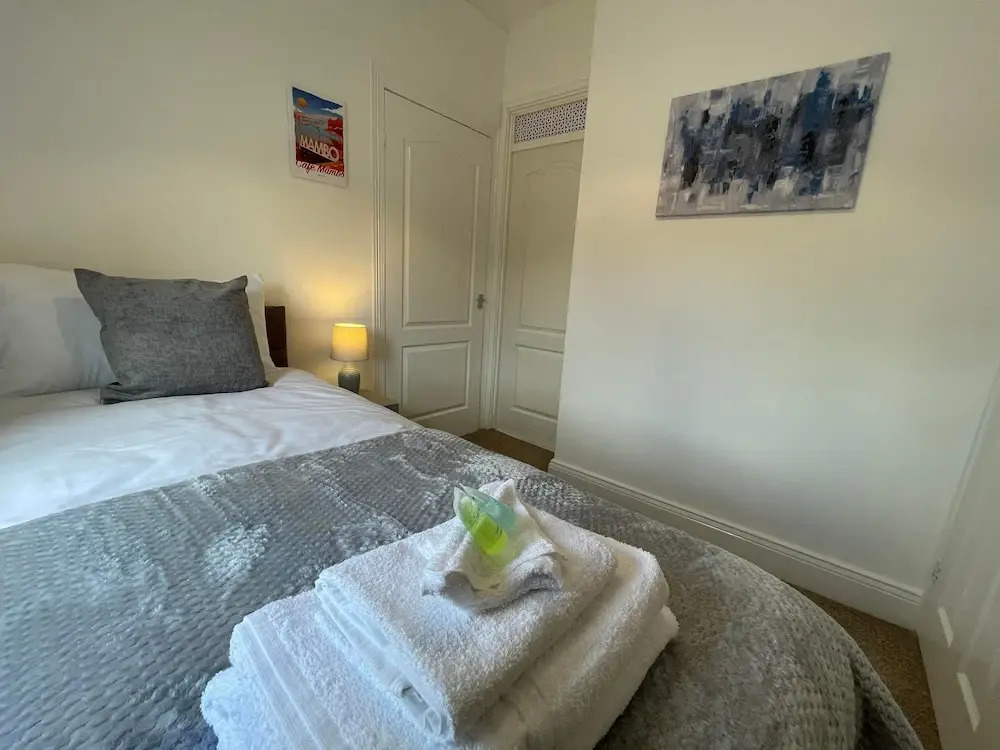 Lovely 3 Bedroom Apartment In Newcastle Upon Tyne With Free Parking
