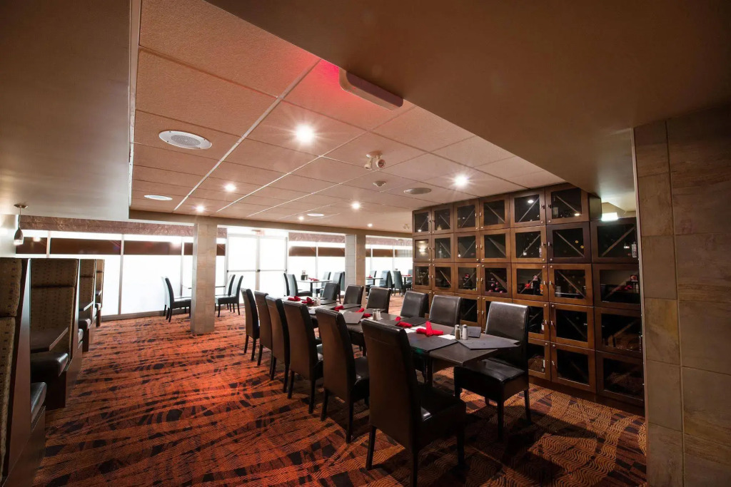 Clarion Hotel & Suites