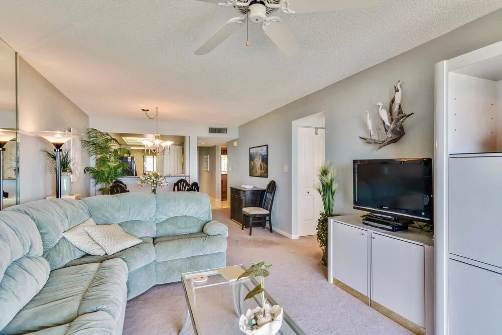 Land's End 404 Building 6 Direct Beachfront Condo/top Floor!
