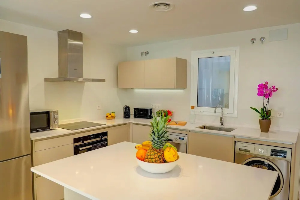 San Sebastian Apartment With Patio by Hello Apartments Sitges