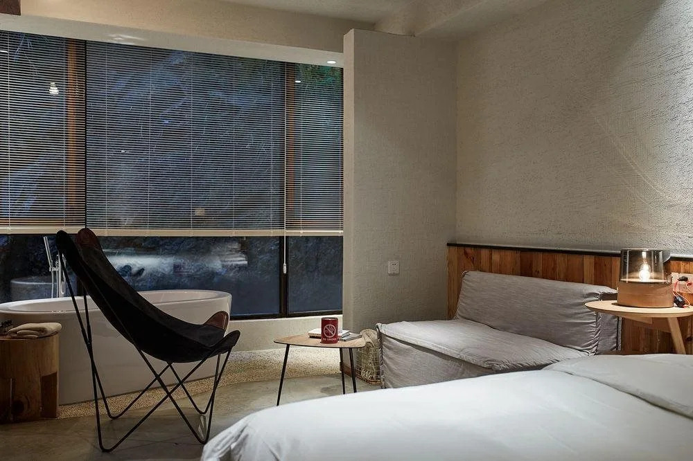Huagang Village Flower Garden Hotel