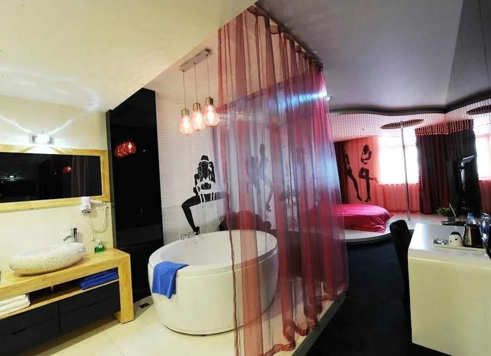 Tianjin Romantic Holiday Hot Spring Hotel