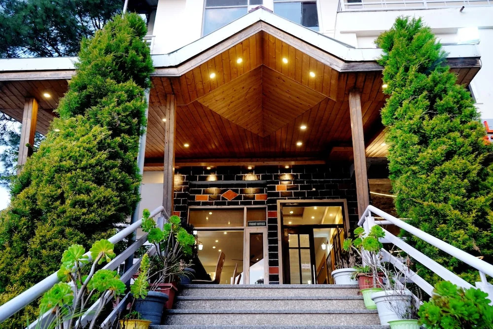 Hotel Chail Retreat-A Boutique Resort