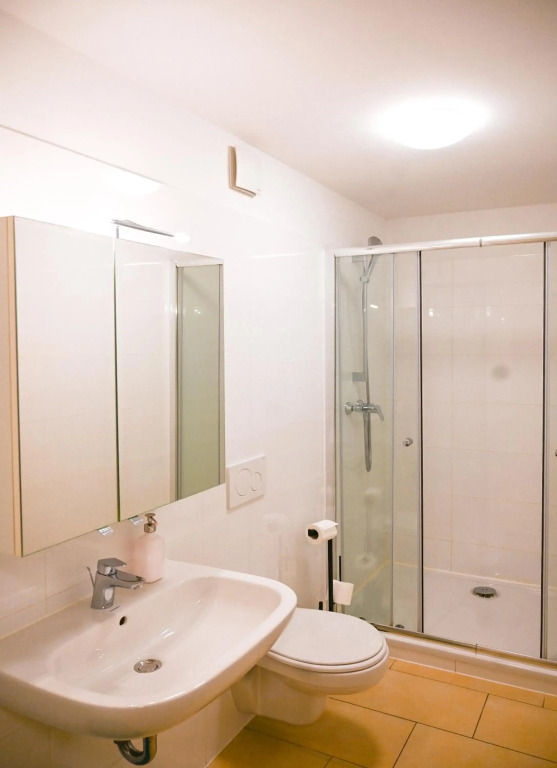 Rooftop Apartment for 6, Air Conditioning, Rooftop Terrace, by Metro U3