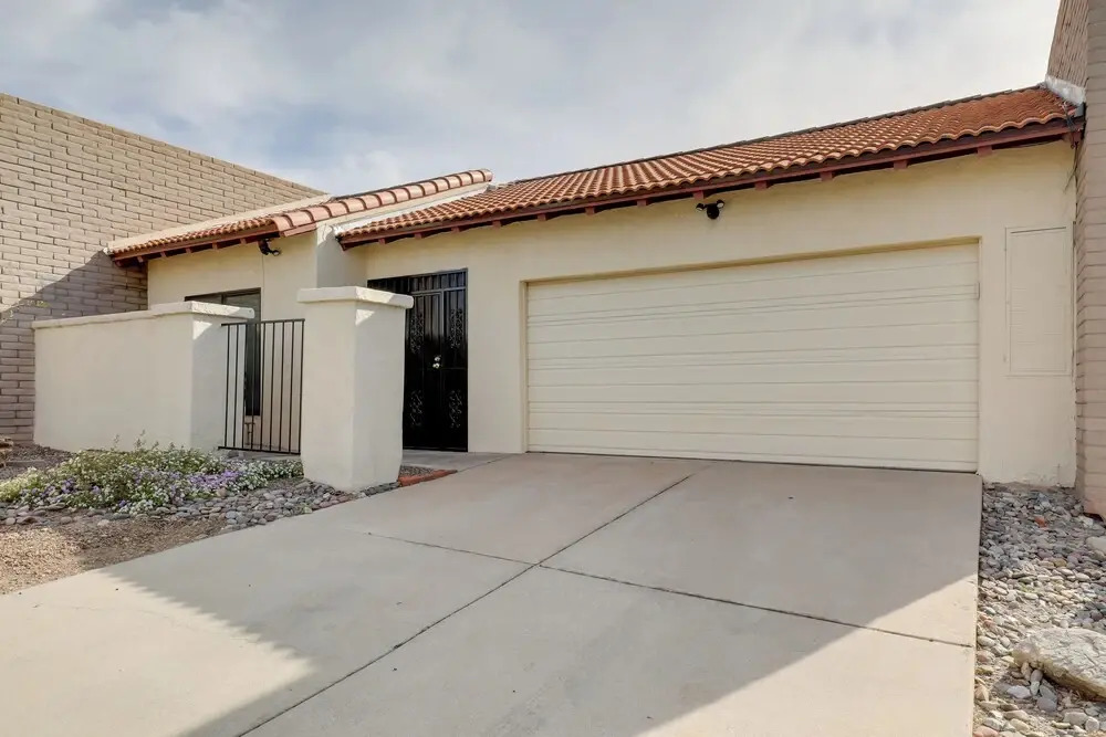 Tucson Townhome w/ Private Patio & Mtn Views!