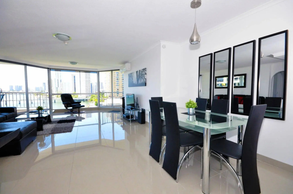 Moorings On Cavill Surfers Paradise