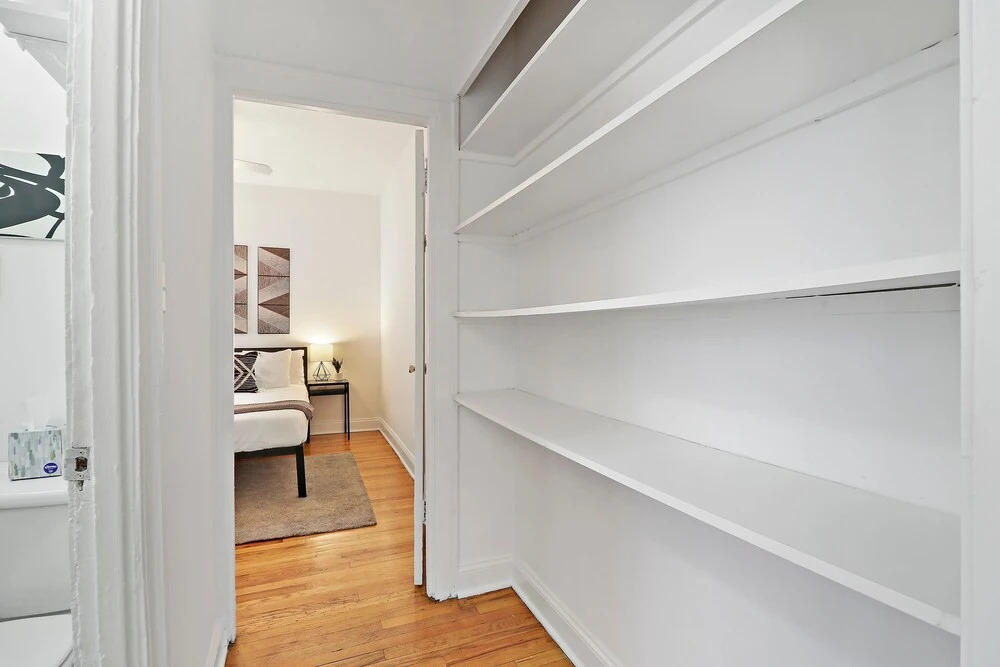 Darling 1BR Apartment in Lakeview