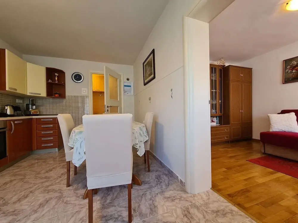 Apartment 1389