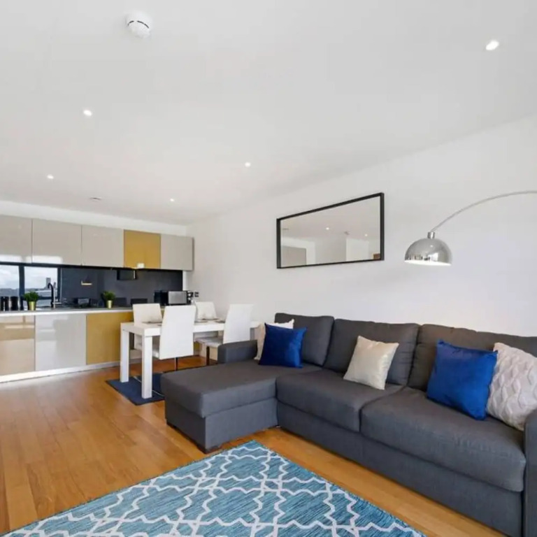 Host & Stay - Waterfront View