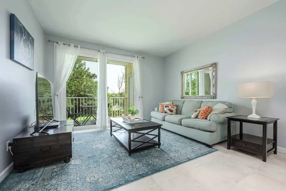 Sunshine & Whiskey Condo for 6 With Resort Amenities Near Grand Boulevard