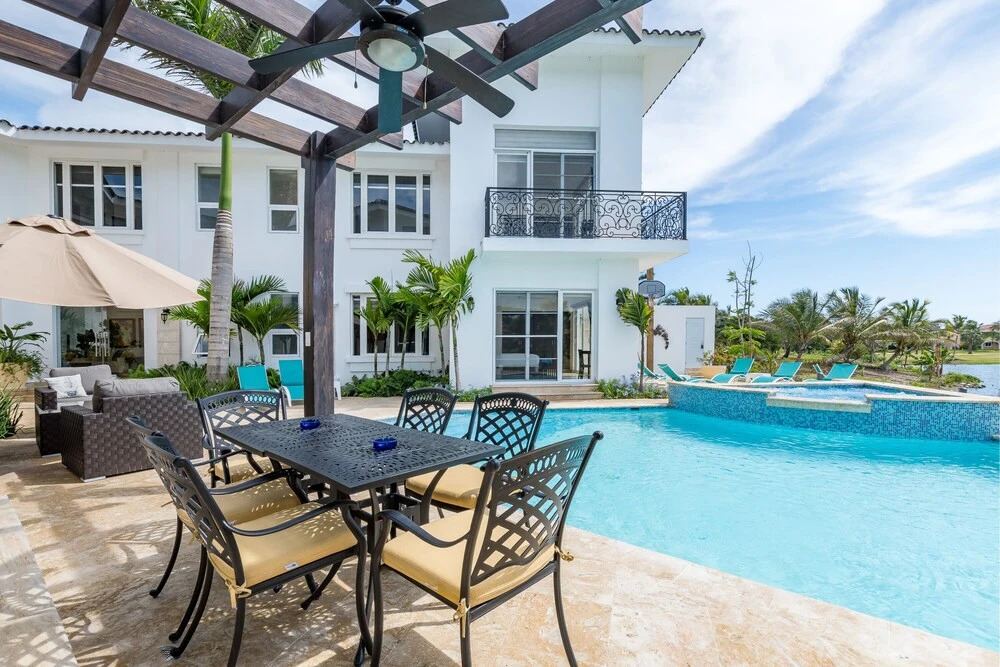 Amazing Private Villa with Chef & Maids