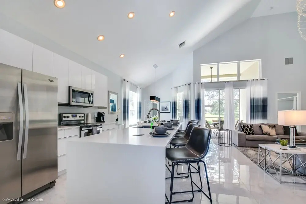 8193 Fan Palm Way