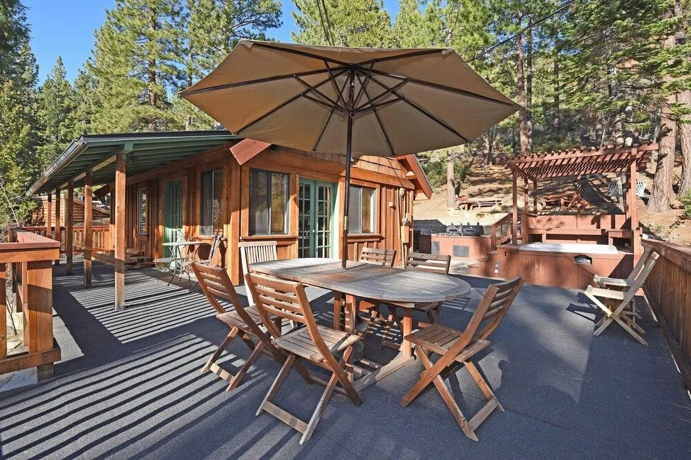 Mountainside Overlook Lake Views & Hot Tub