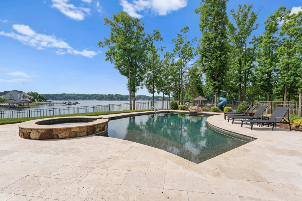Private Dock, Pool + Hottub, Game Room, Firepit Paradise Pointe by Avantstay