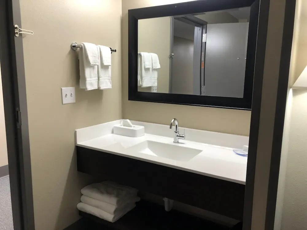 Cobblestone Inn & Suites - Trenton