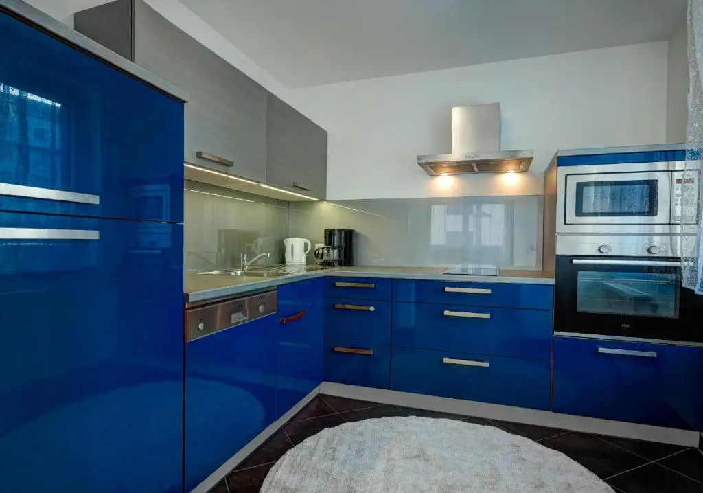 Carin Deluxe I