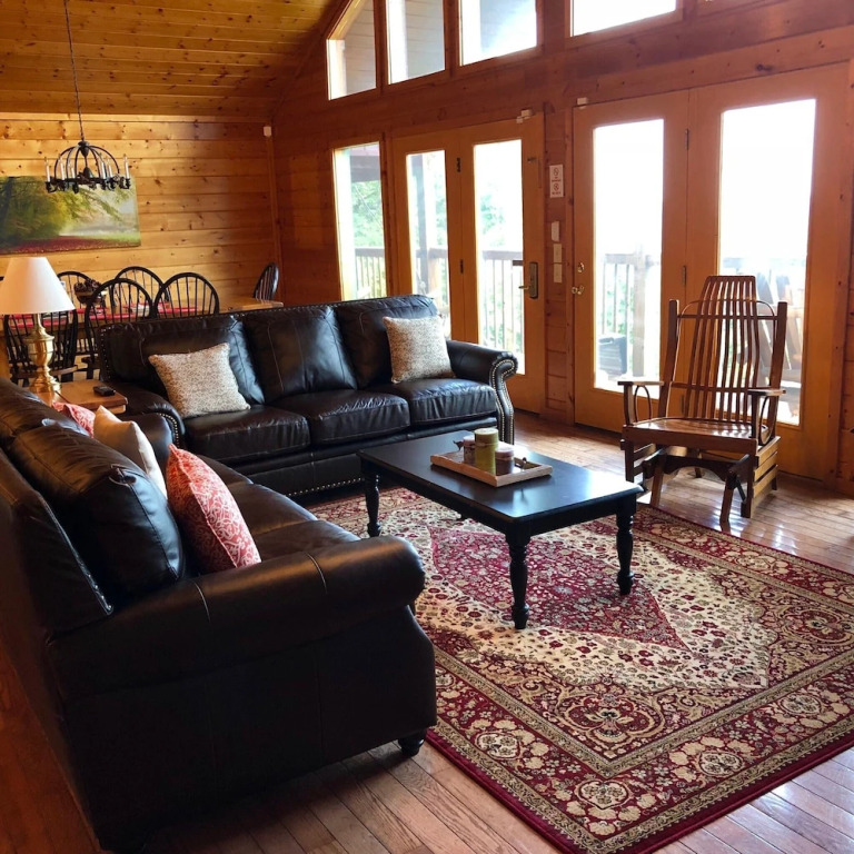 Majestic Views 4 Br cabin by RedAwning