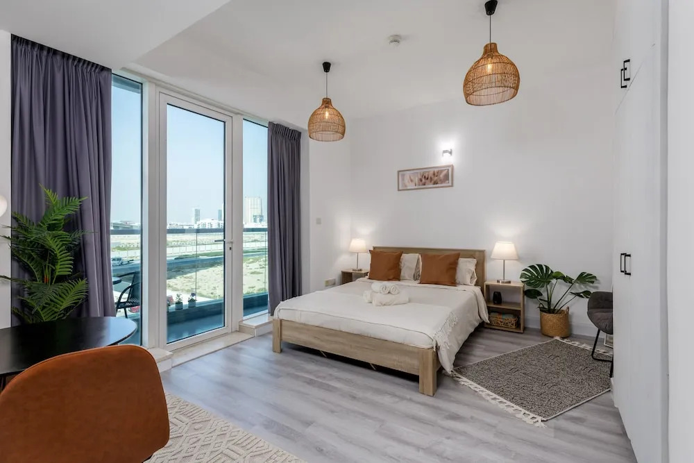 Waves - Cozy, Fully Furnished Studio in Dubai Sports City