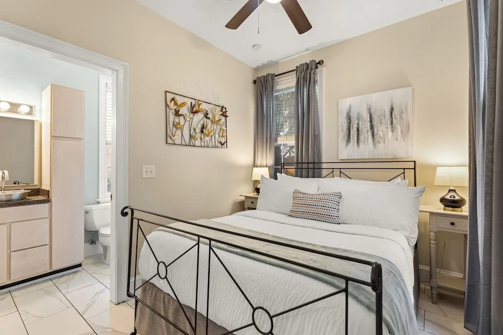 Tranquility with Garden & Heated Pool near King Street