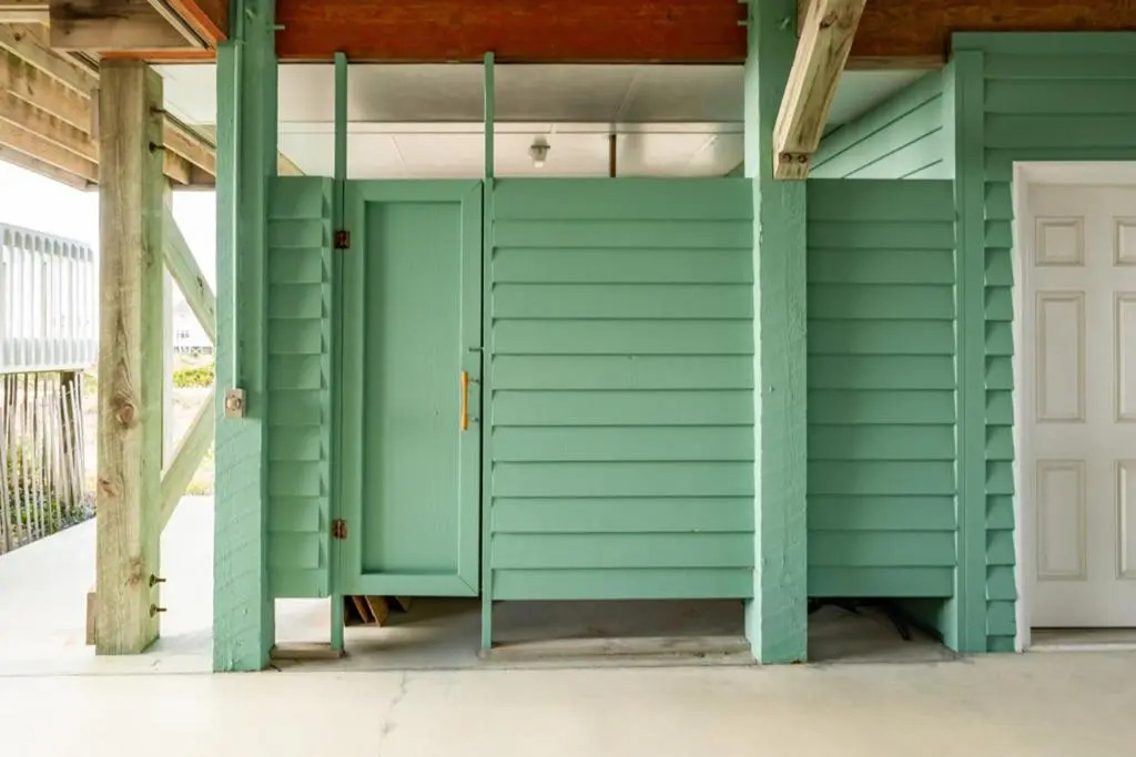 Emerald Breeze by Oak Island Accommodations