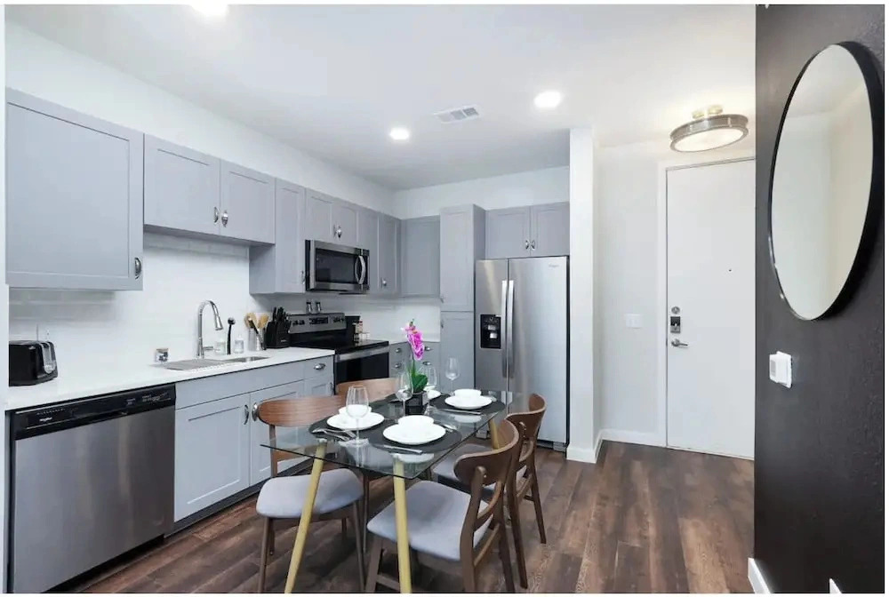 Labor by Stylish Stays