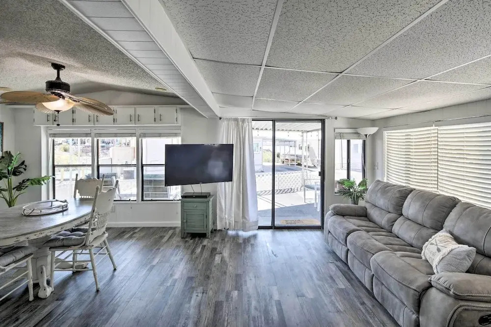 Lake Havasu Home w/ Resort Perks, Walk to Lake