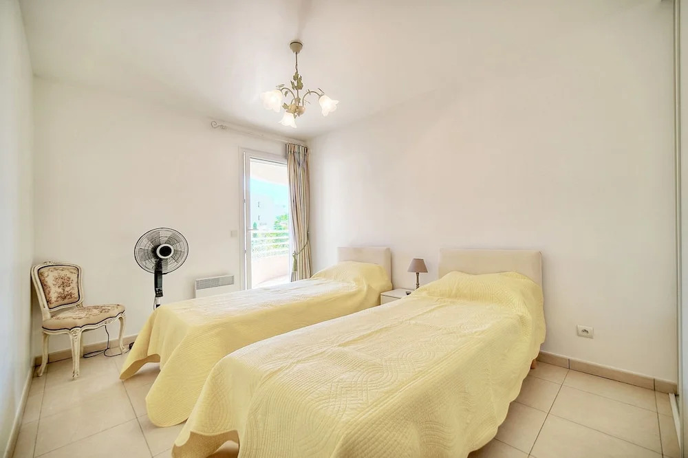 3 pi ces Terrasse et Parking A2b237