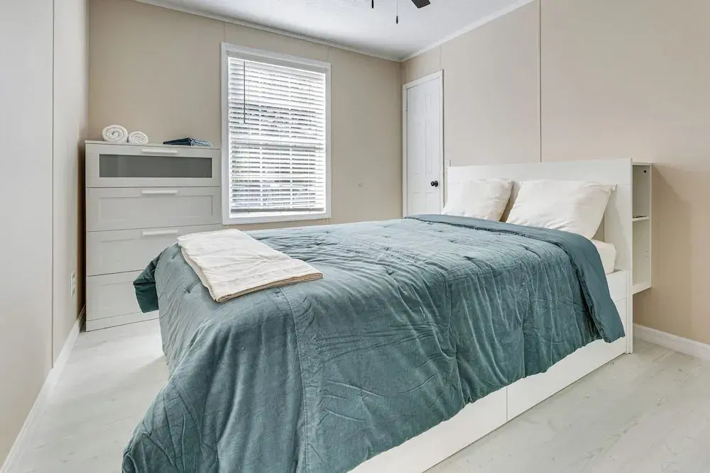 7 Mi to Disney: Pet-friendly Home w/ Yard
