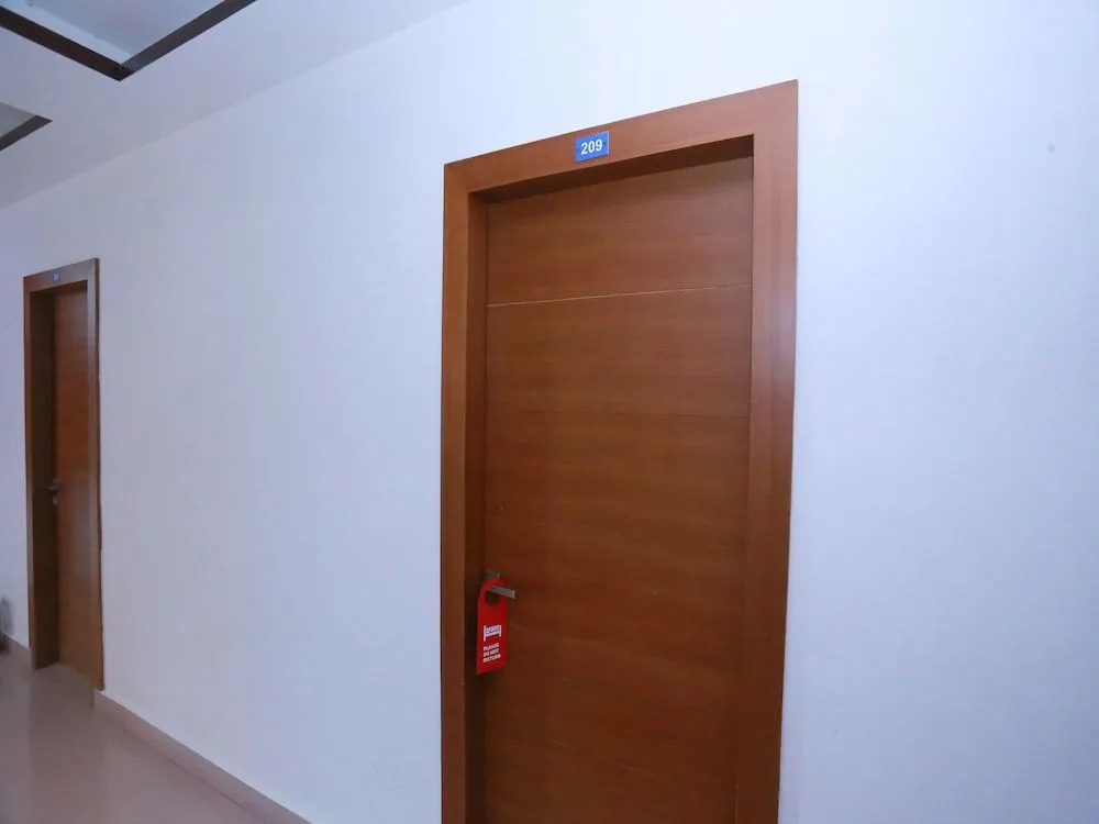 Townhouse Infopark Kochi Malabar Plaza Residency