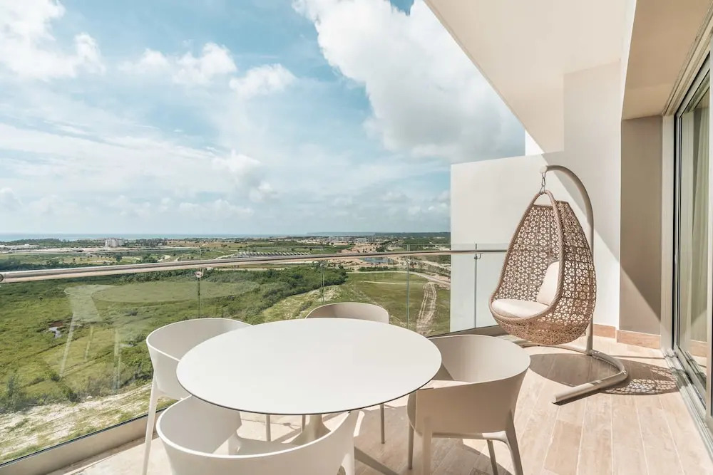 2br Apartment With Balcony and Views