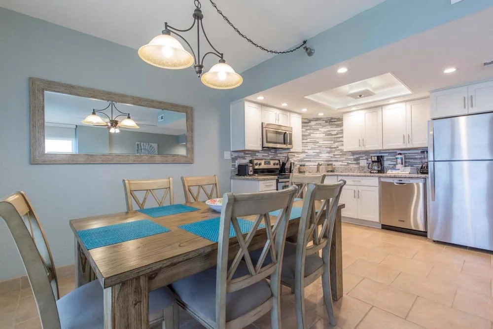 Inverness Condominium 400