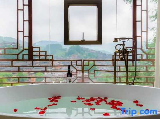 Xijiang Qianhu Miao Village Yunjian Mid-Mountain Guest House (Observation Deck Store)