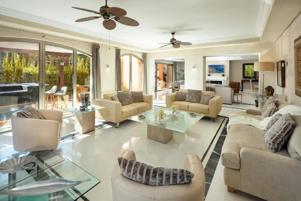 Cubo's Luxury Beach Front Duplex Puerto Banús