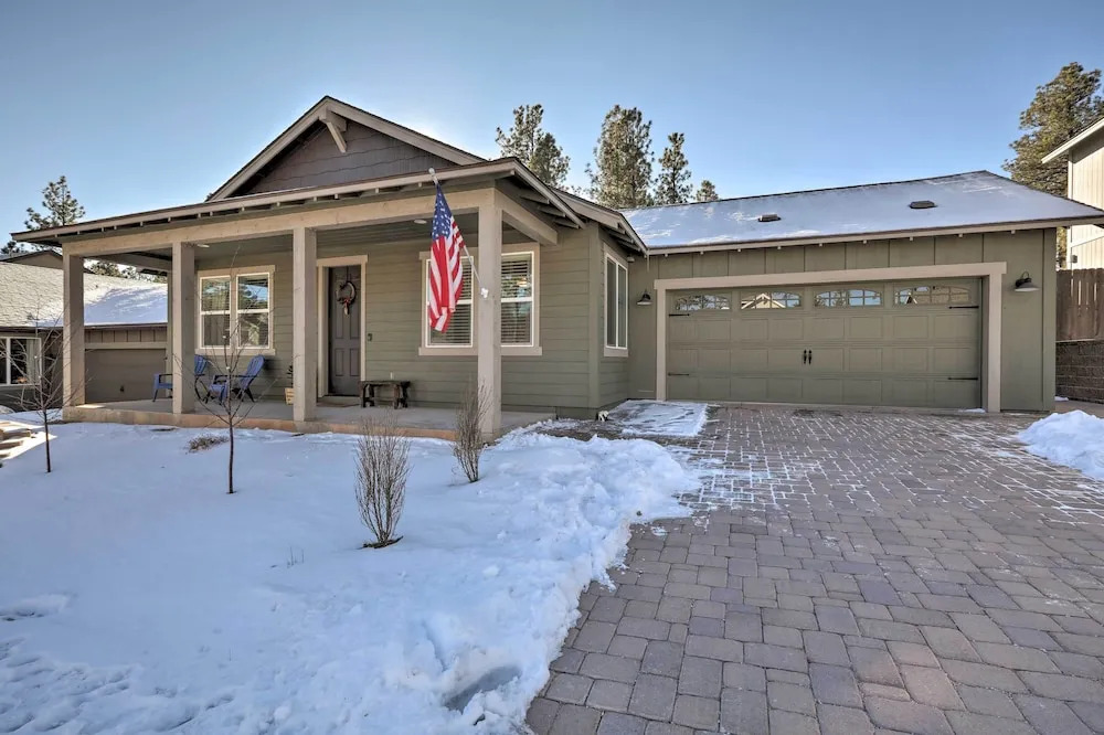 Flagstaff Family Hideaway w/ Guest House!