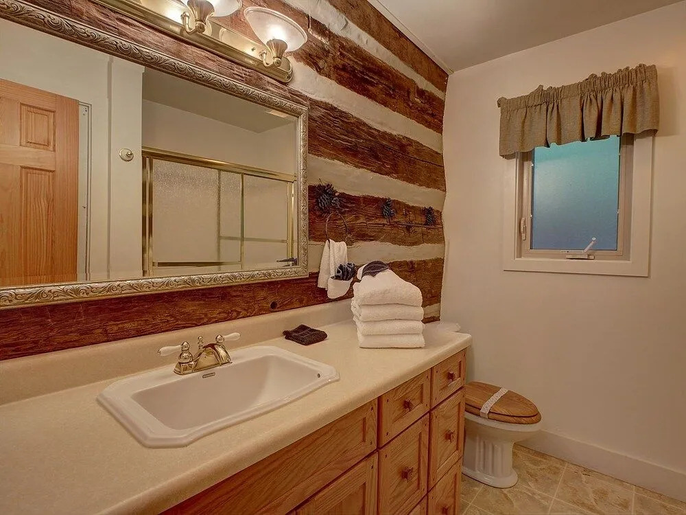Timeless Treasures 1 Bedroom 1 Bathroom Chalet
